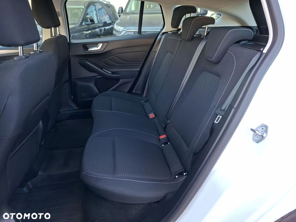 Ford Focus 1.0 EcoBoost Titanium - 26