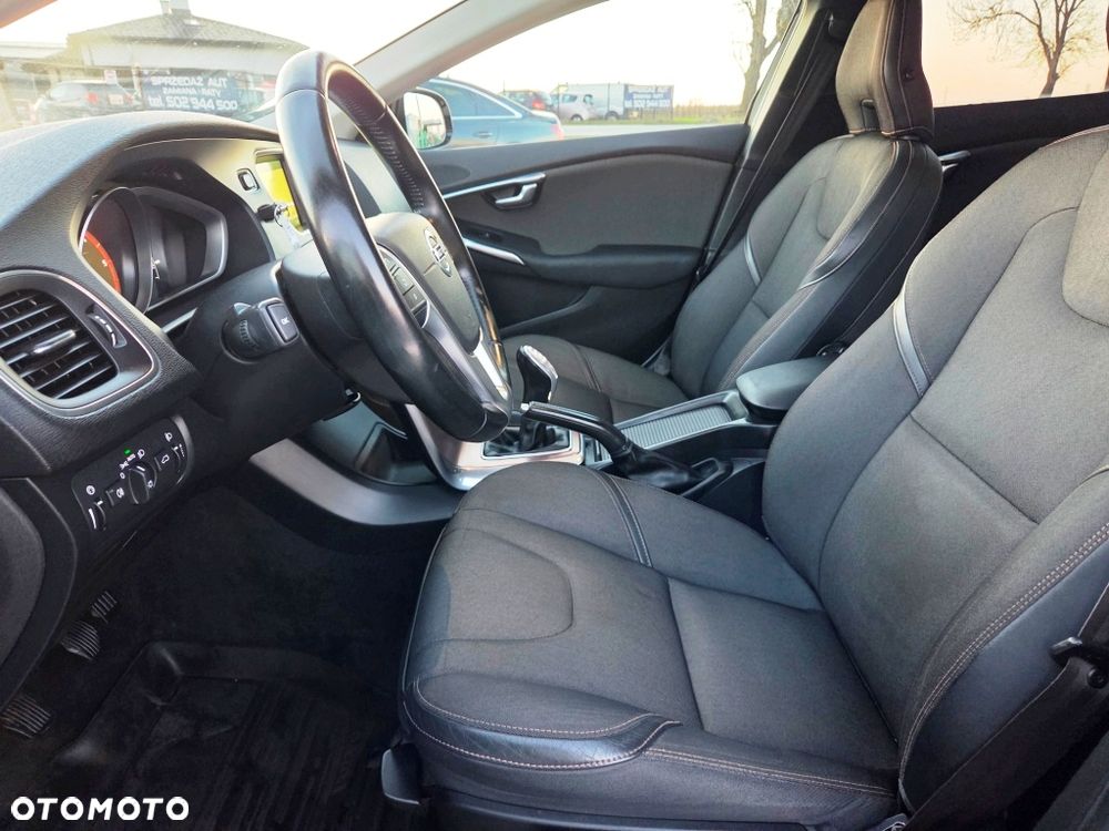 Volvo V40 Cross Country D2 Momentum - 25