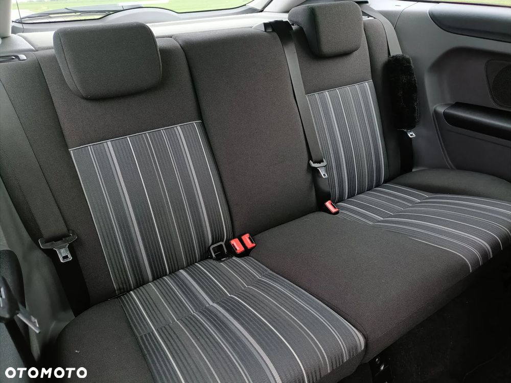 Ford Focus 1.4 16V Style - 8