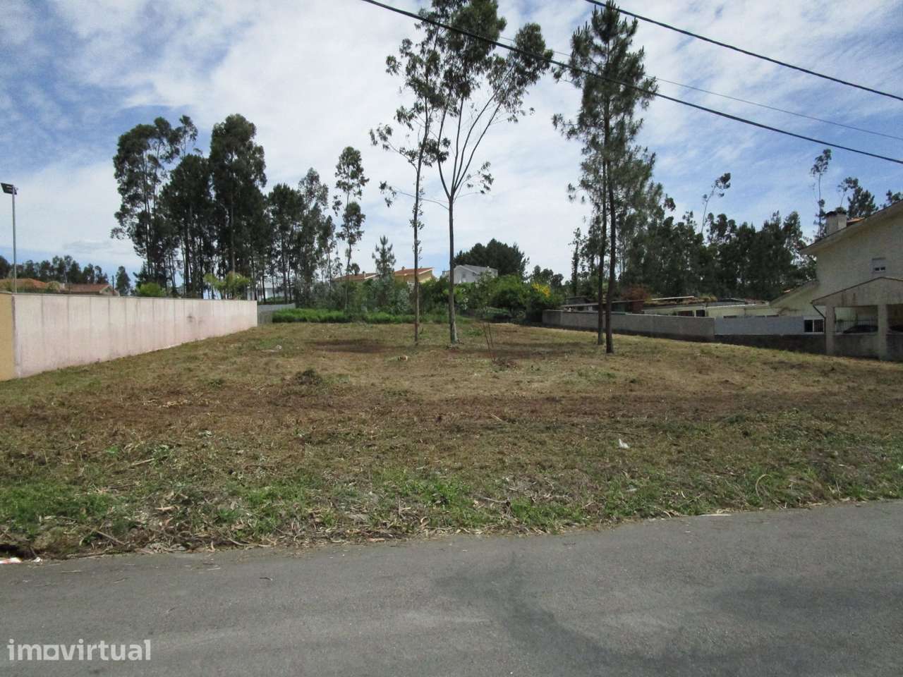 Terreno urbano para construção de moradia de 4 frentes, Argoncilhe - Grande imagem: 3/4
