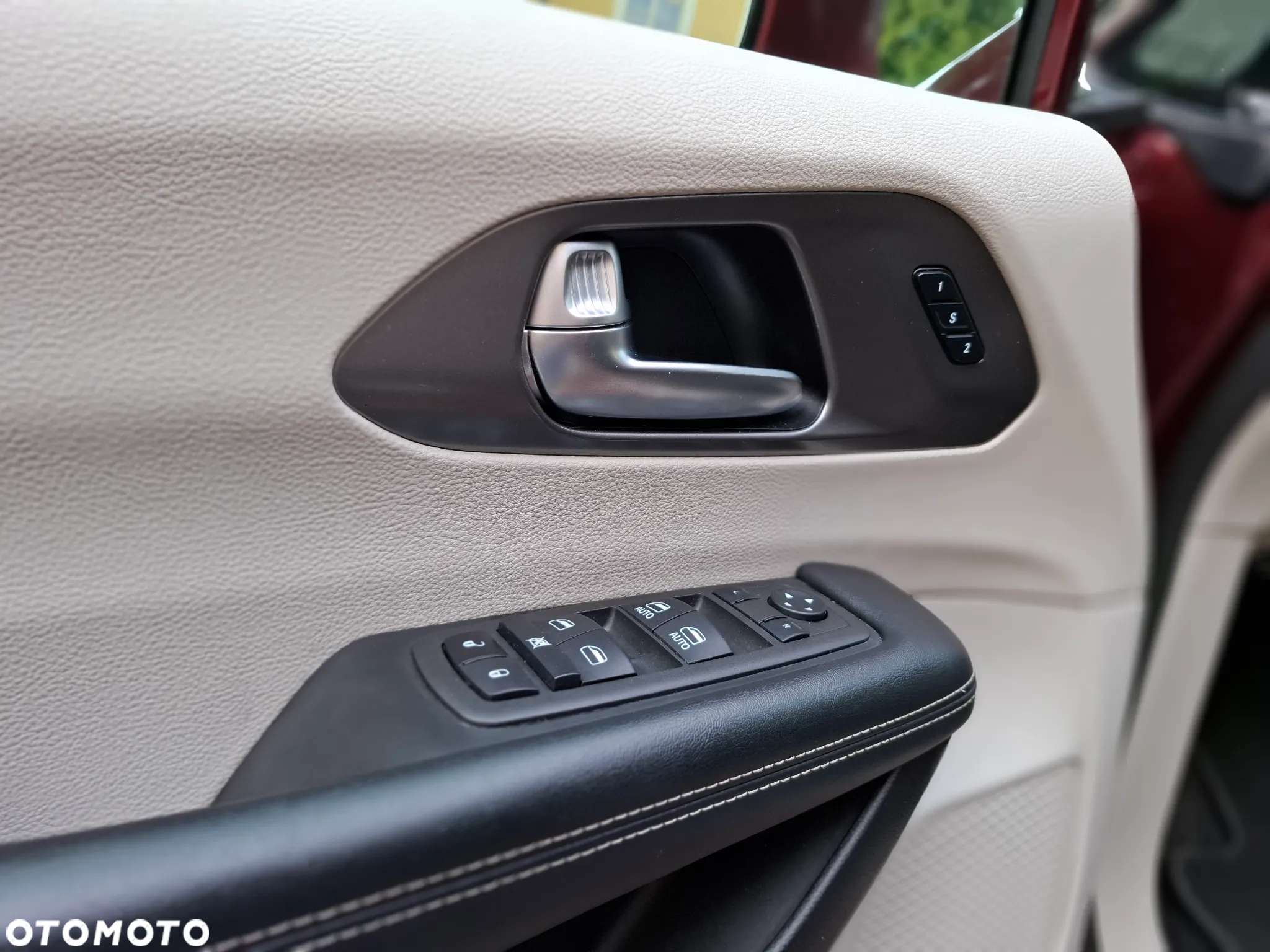 Chrysler Pacifica - 17