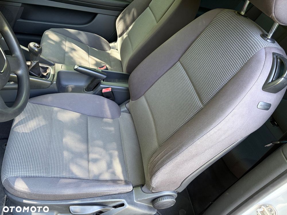 Audi A3 3-drzwiowe 1.6 Attraction - 16