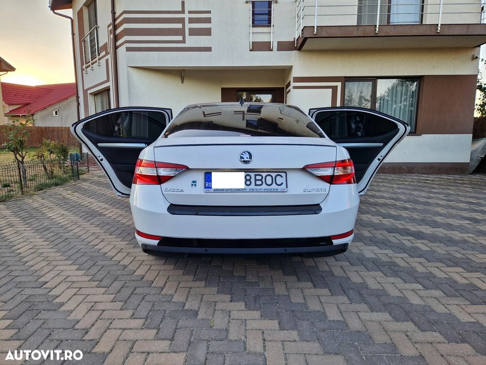 Skoda Superb 2.0 TDI Ambition - 23