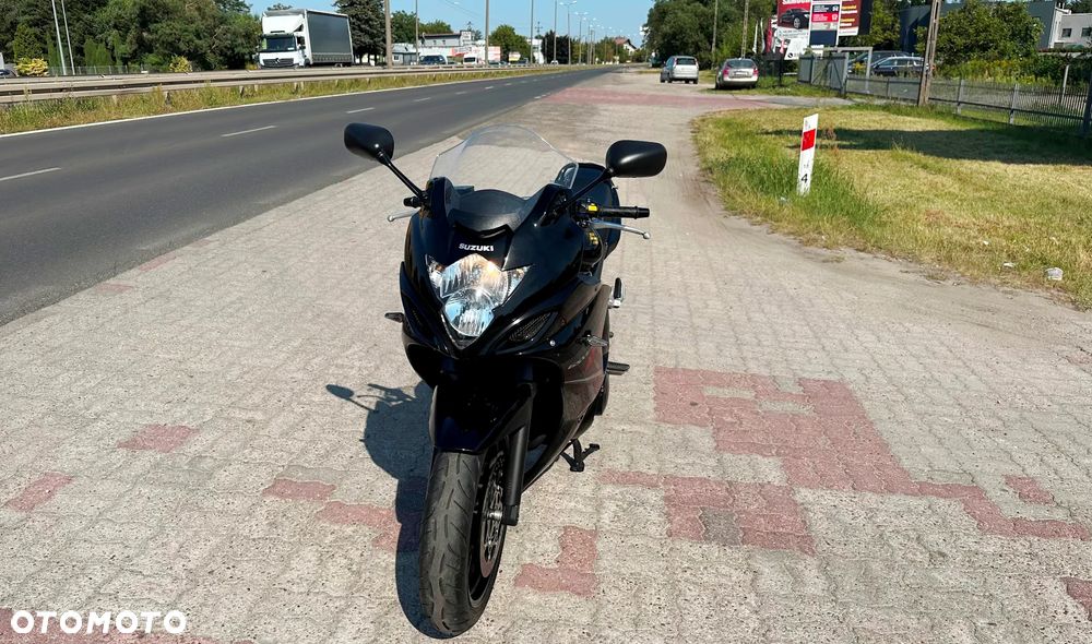 Suzuki GSX - 6