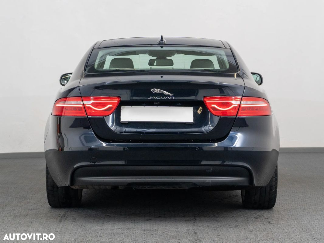 Jaguar XE - 5