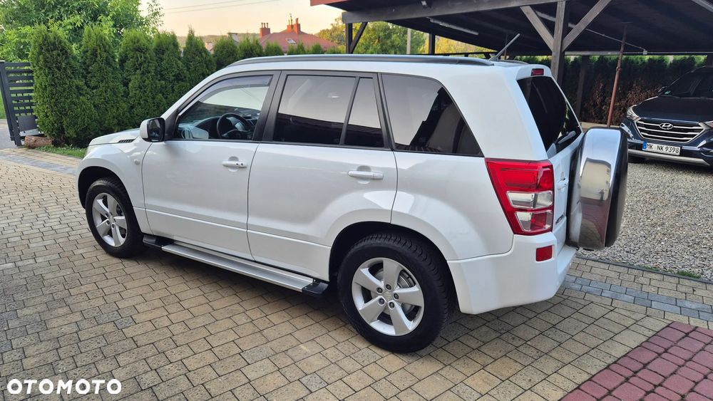 Suzuki Grand Vitara 2.0 Comfort + Family - 10