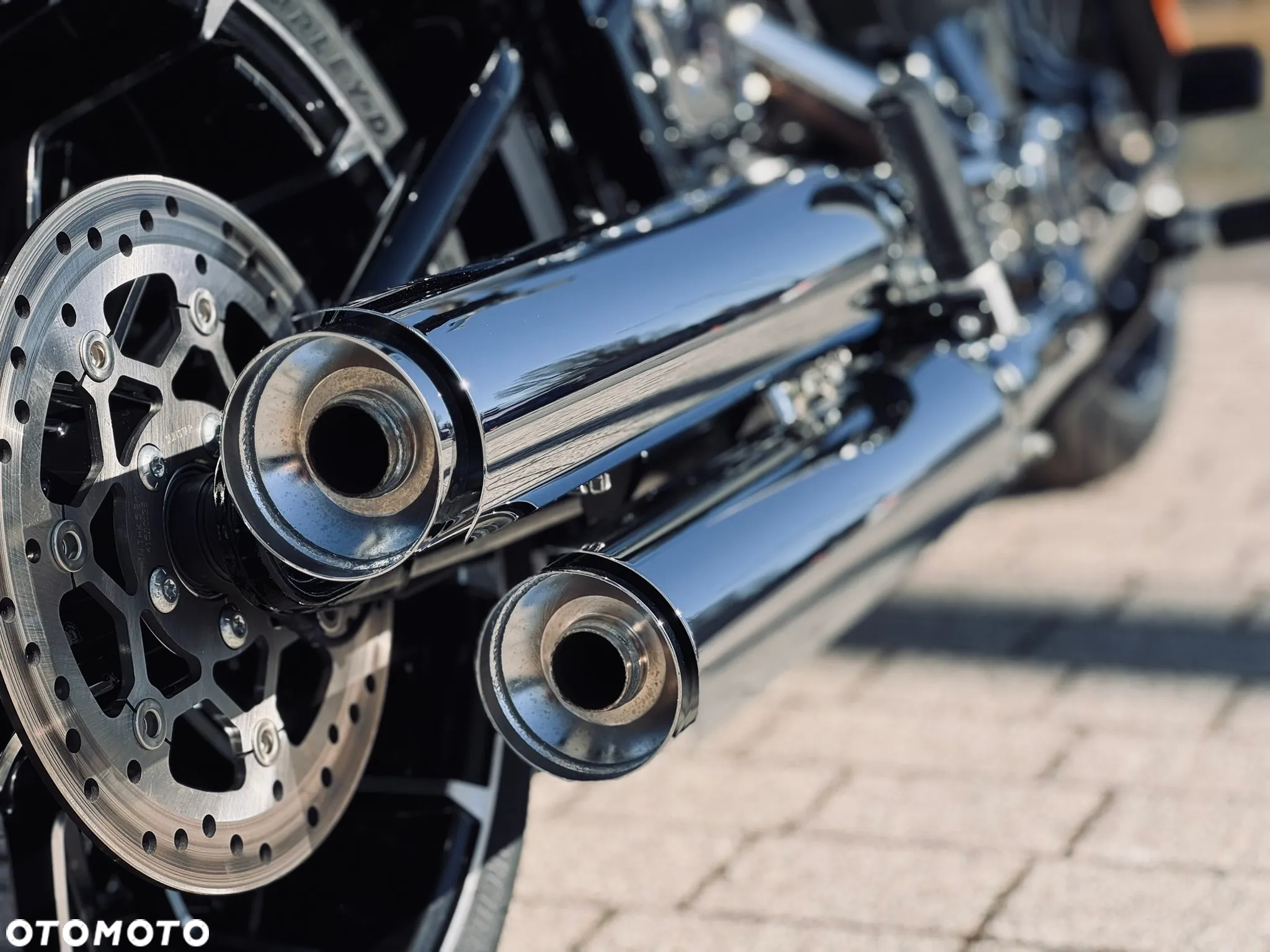 Harley-Davidson Softail Breakout - 10