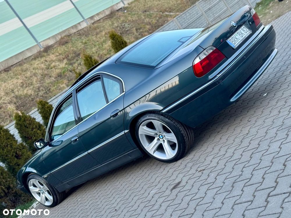 BMW Seria 7 750i - 11