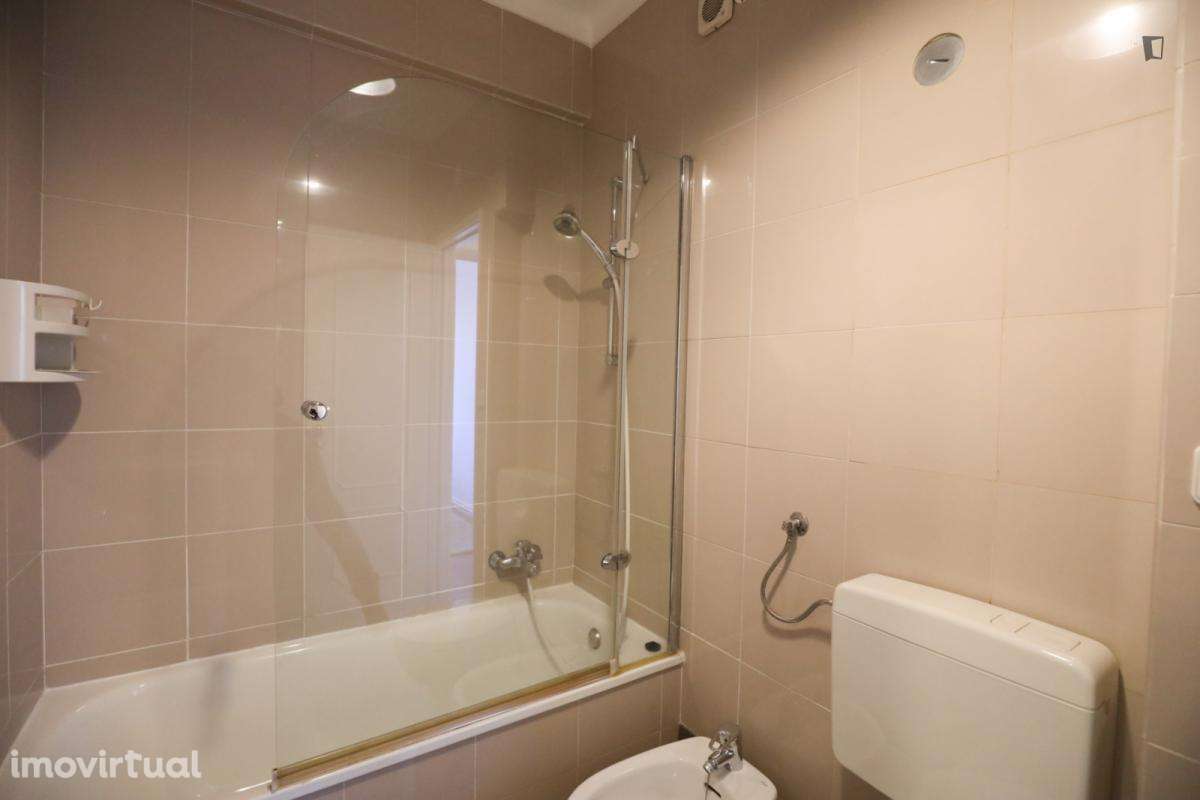 Quarto - localizado em Benfica Lisbon - Grande imagem: 5/57