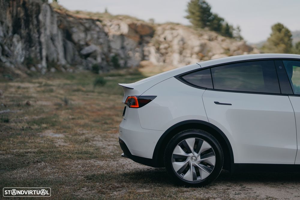 Tesla Model Y Long Range Dual Motor AWD - 15