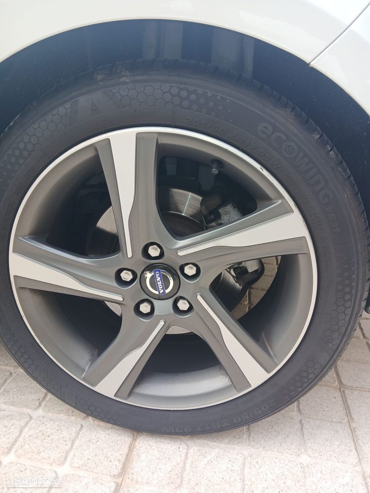 Volvo V40 D2 R Design - 9