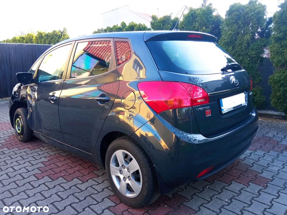 Kia Venga 1.6 L - 5
