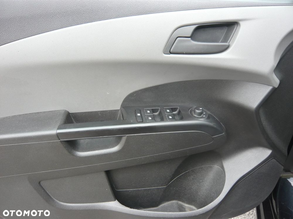 Chevrolet Aveo 1.4 16V LT - 13