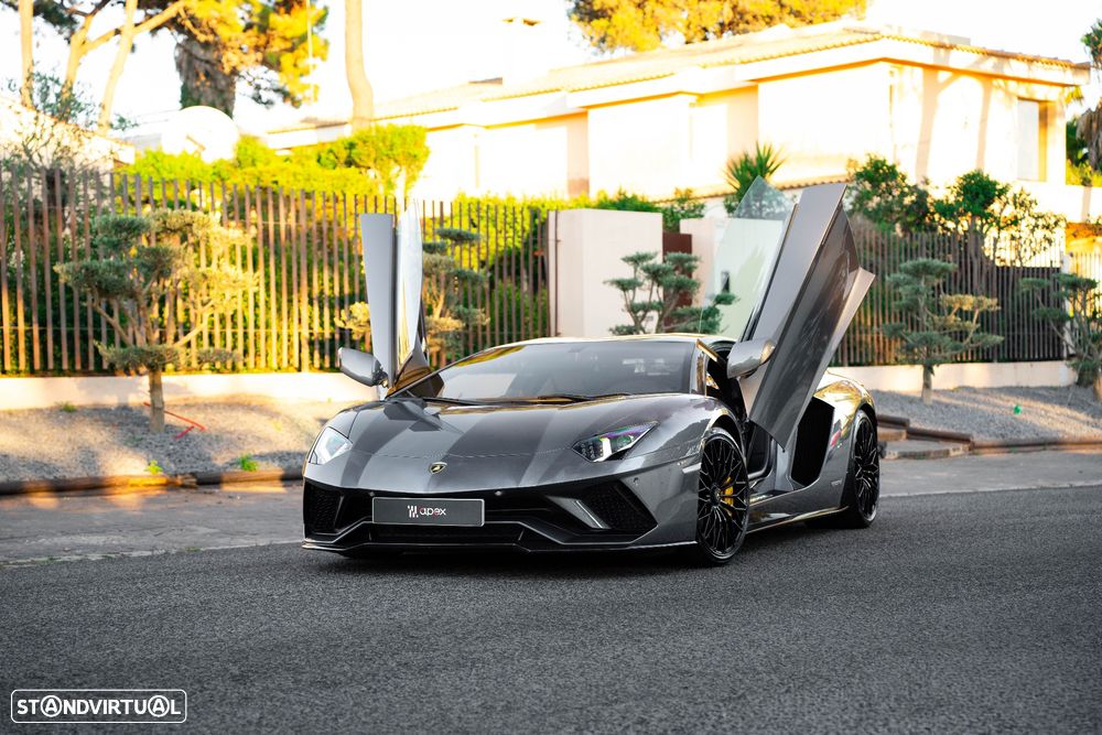 Lamborghini Aventador 6.5 V12 LP740-4 S - 3