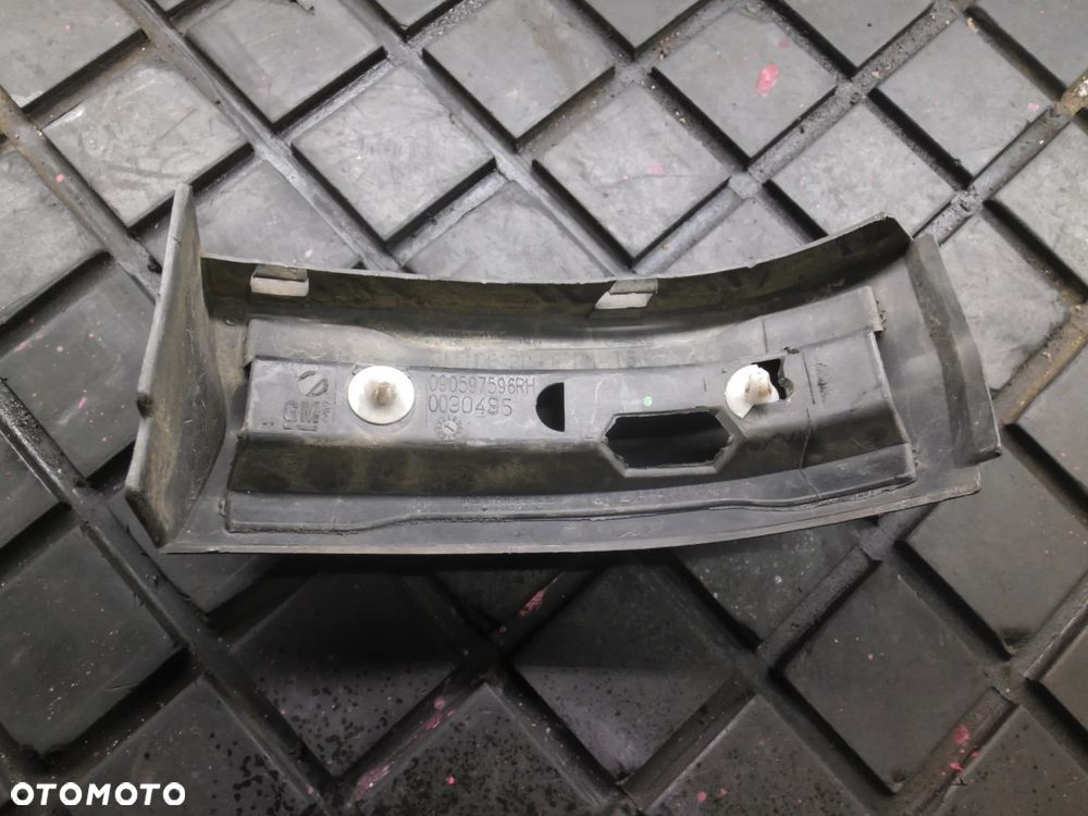 LISTWA POD LAMPE PRAWA OPEL ZAFIRA A 090597596 - 2