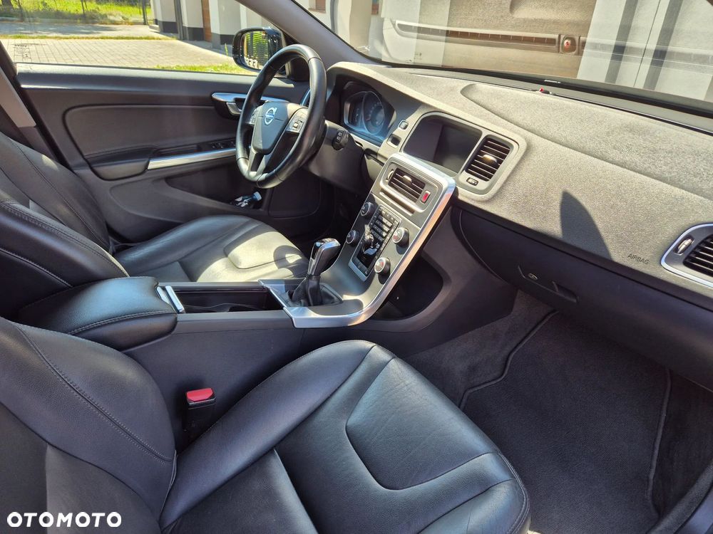 Volvo V60 Cross Country D3 Drive-E Momentum - 8