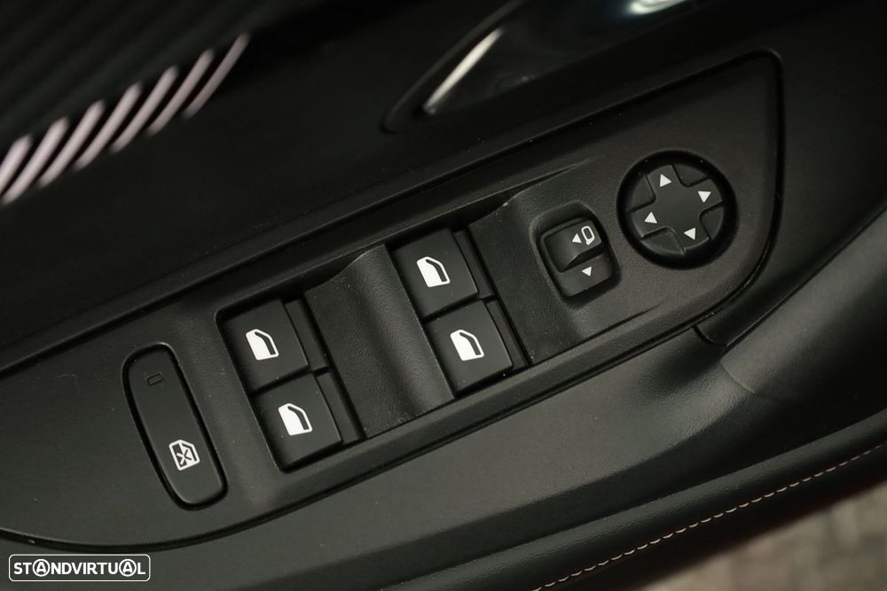 Peugeot 2008 1.2 PureTech Allure - 21