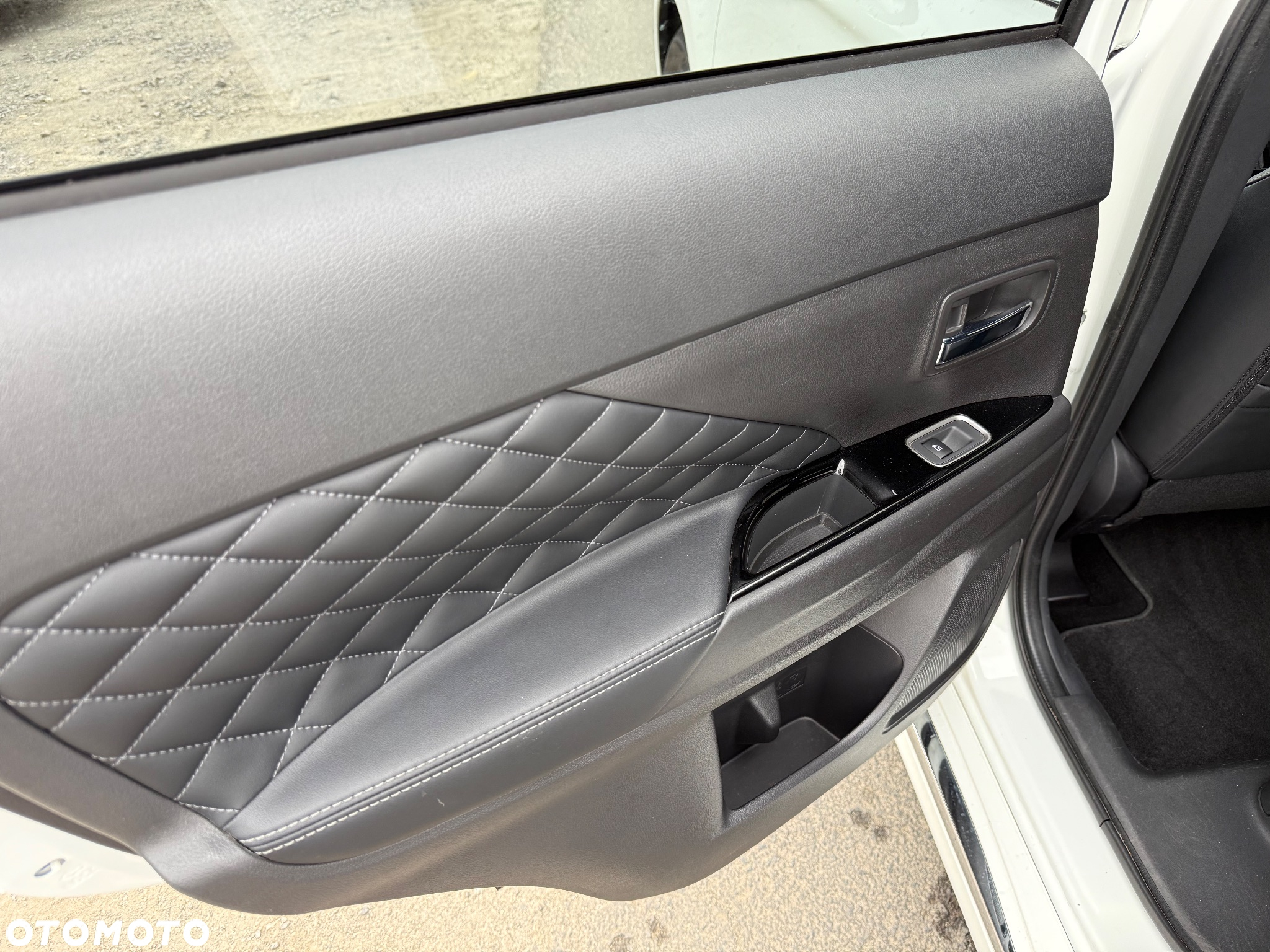 Mitsubishi Outlander 2.4 4WD Plug-In Hybrid Top - 33