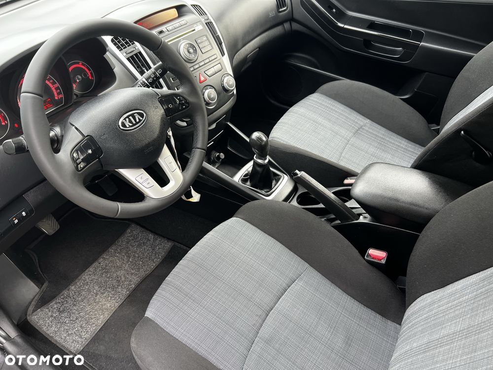 Kia Ceed - 7