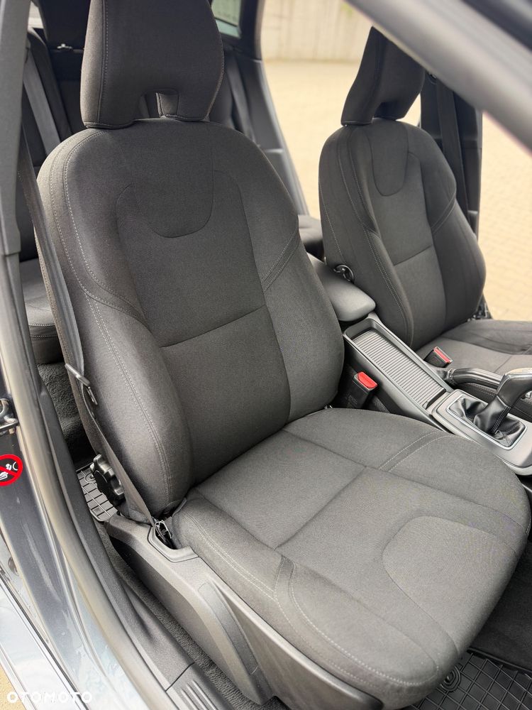 Volvo V40 T3 Momentum - 19