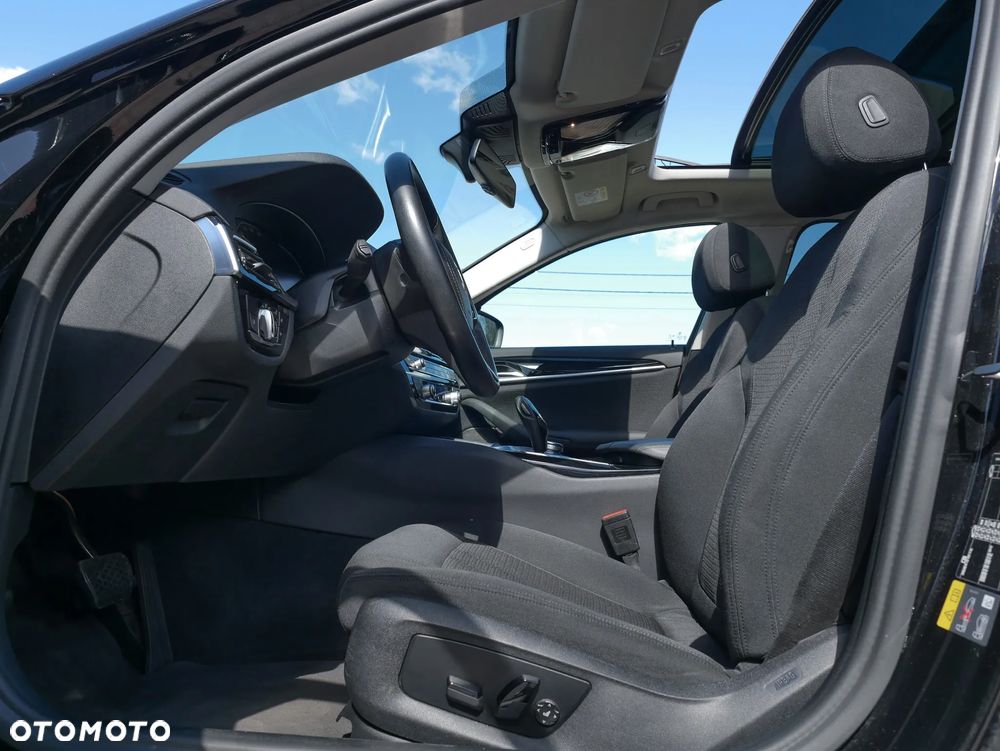 BMW Seria 5 530e sport - 12