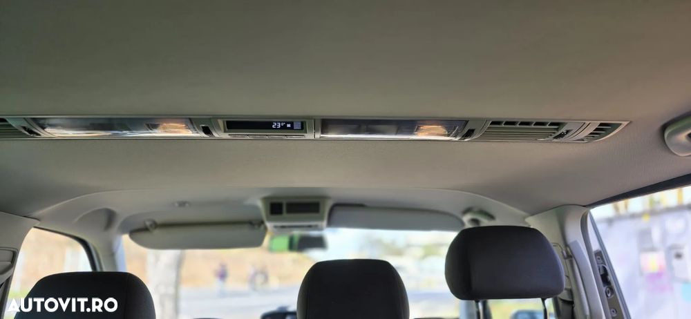 Volkswagen Caravelle - 12