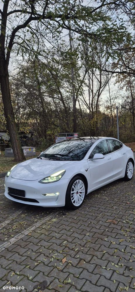 Tesla Model 3 - 1
