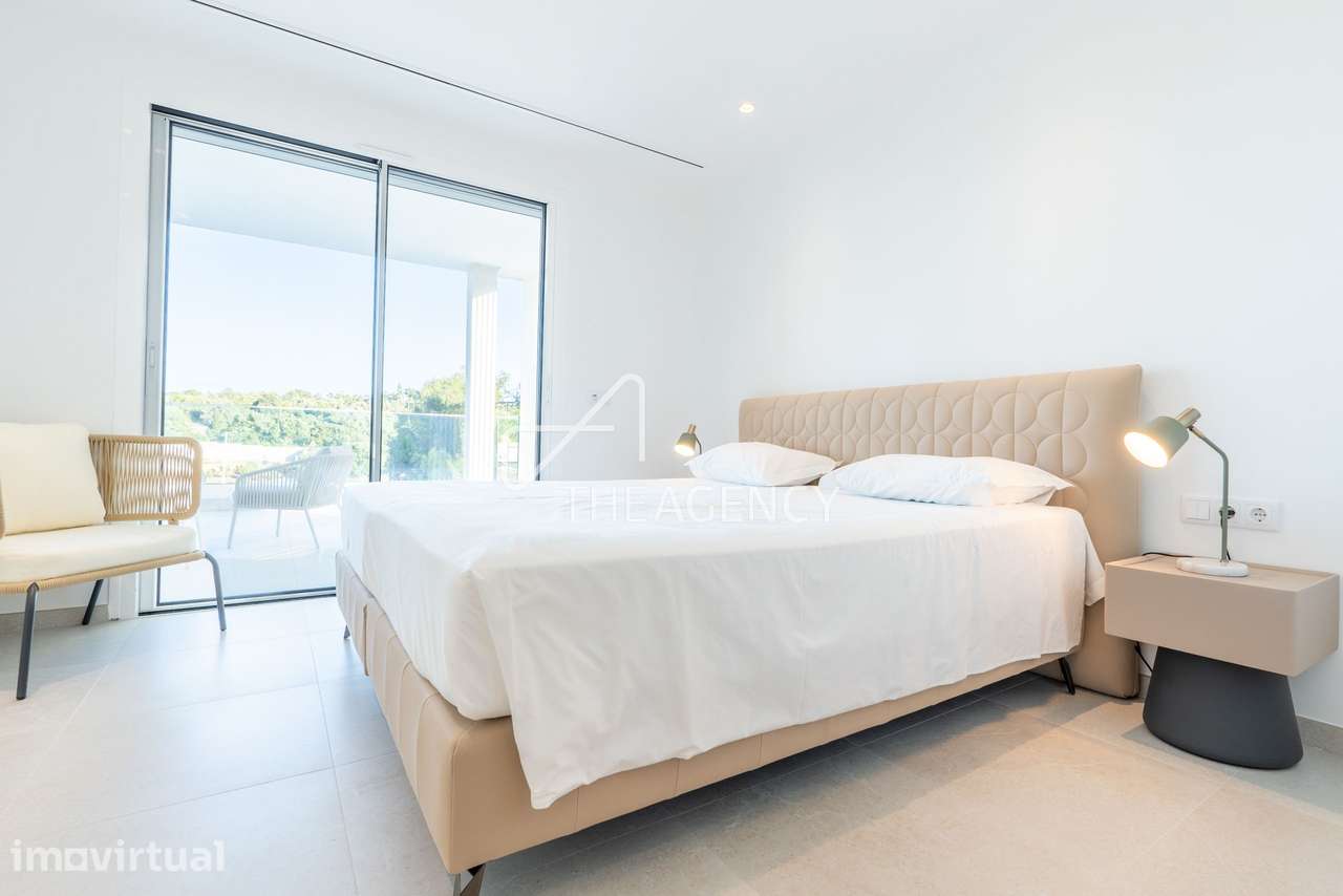 Exclusiva Propriedade com duas casas independentes no Coração de Alvor - Grande imagem: 5/60