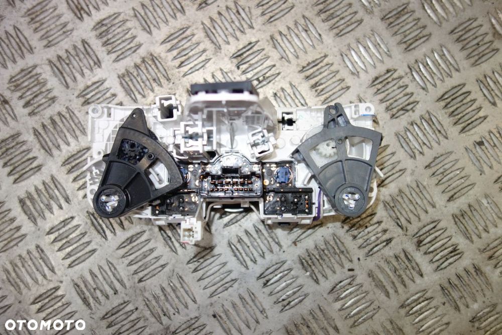 PANEL KLIMATYZACJI NISSAN NV 200 - 3