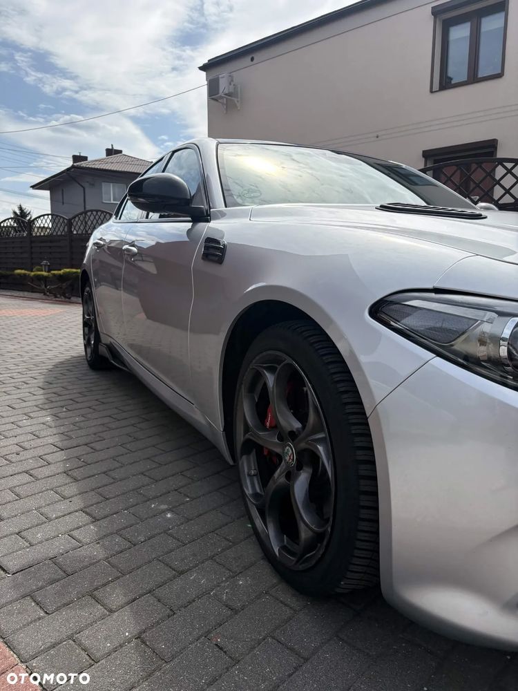 Alfa Romeo Giulia 2.0 Turbo 16V AT8-Q4 Veloce Ti - 3