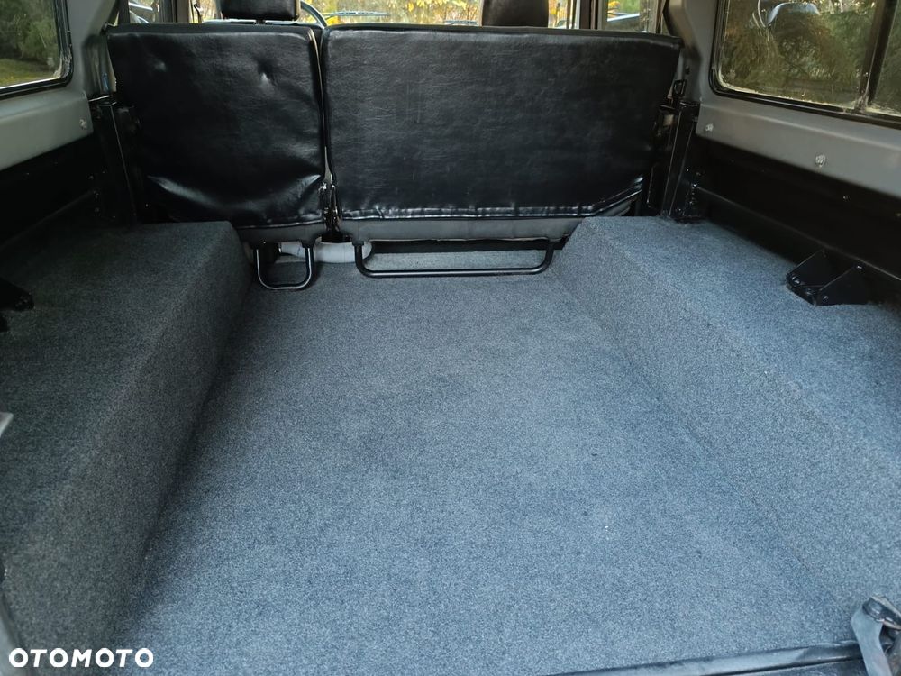 Land Rover Defender - 11