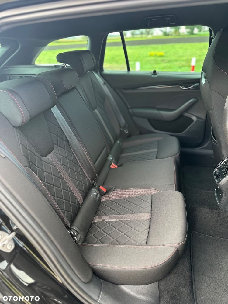 Skoda Octavia Combi 2.0 TDI DSG 4x4 RS Plus - 24
