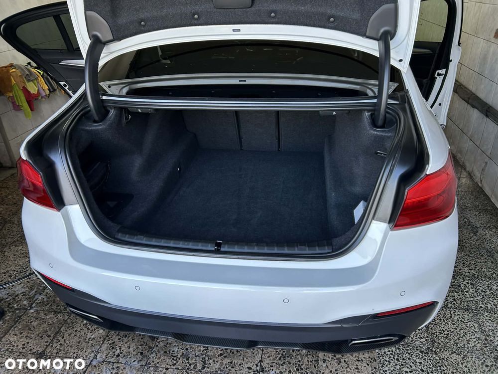 BMW Seria 5 520d xDrive - 17