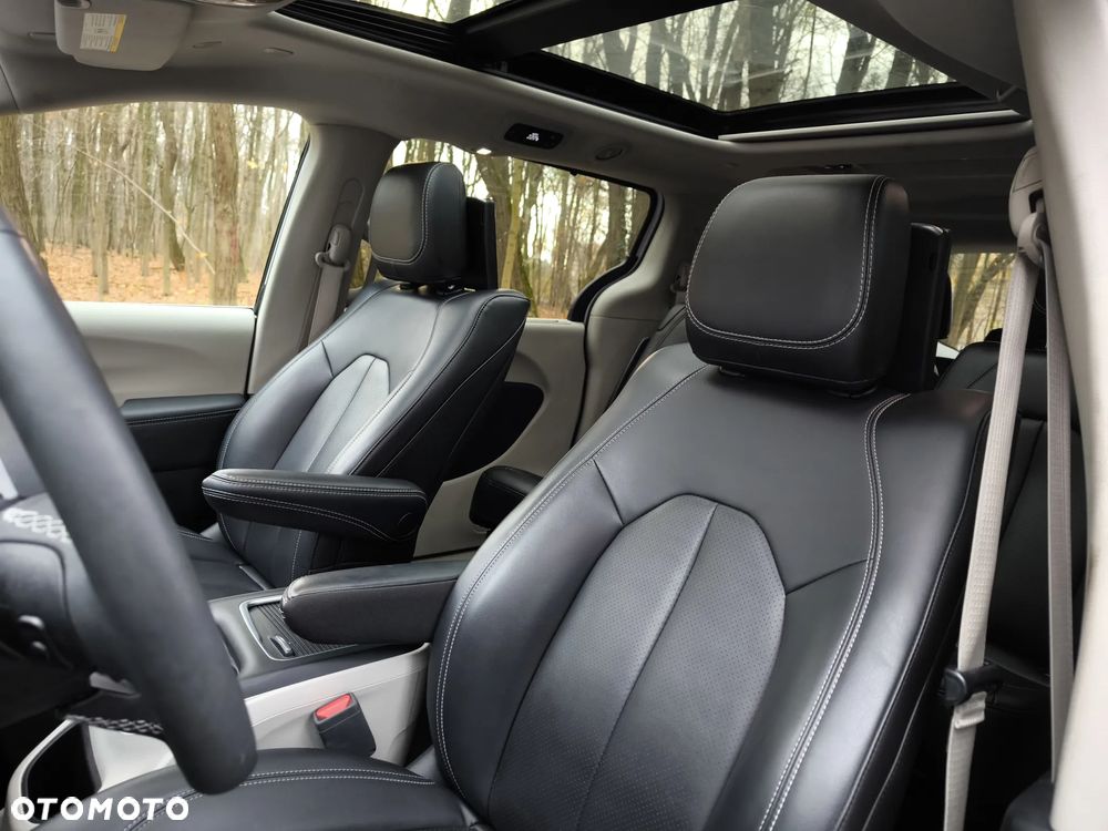 Chrysler Pacifica - 20