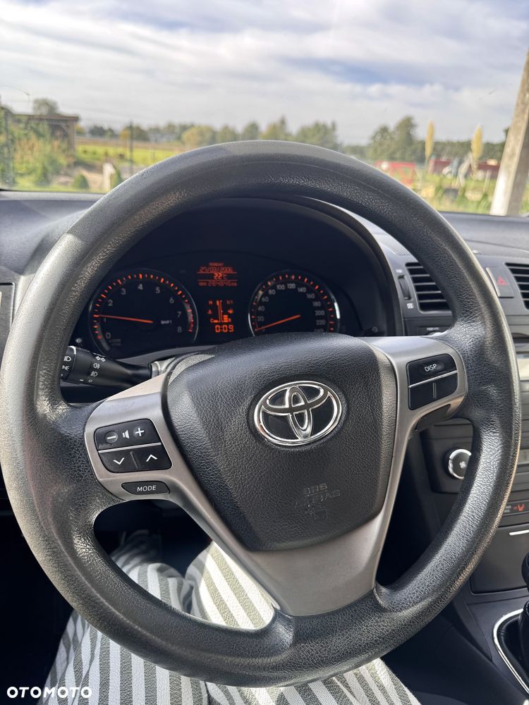 Toyota Avensis - 24