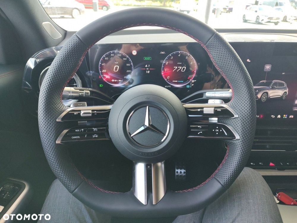 Mercedes-Benz GLB - 10