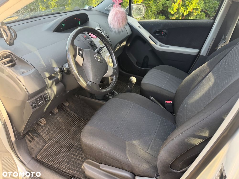 Toyota Yaris - 8