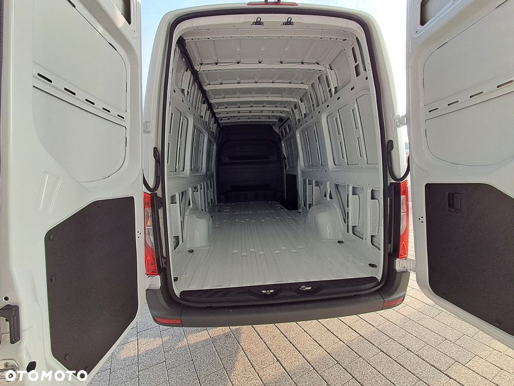 Mercedes-Benz Sprinter - 10