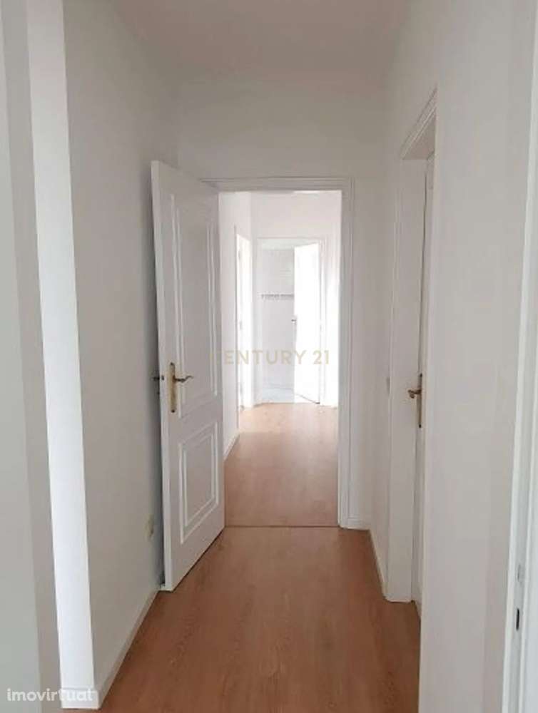 T2 - Arrendamento na Quinta do Marquês - Grande imagem: 2/9