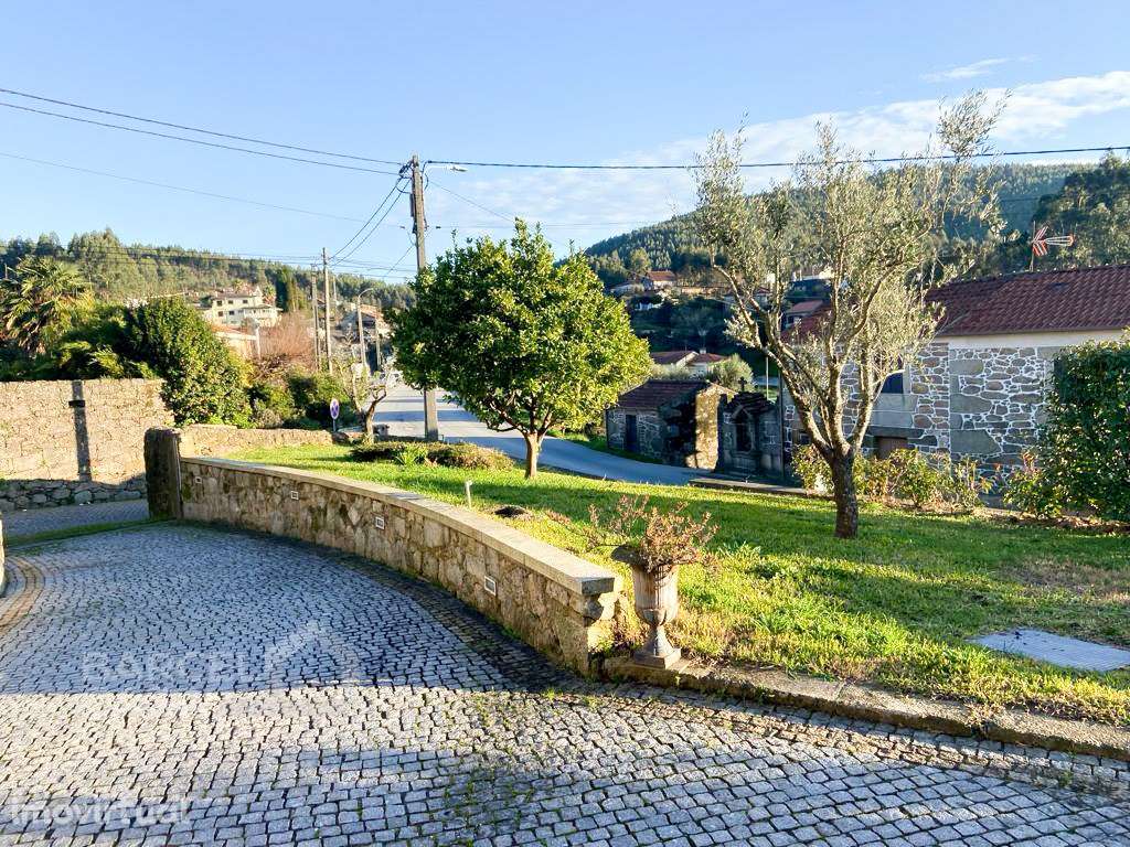 Moradia T2 individual, mobilada e equipada, junto à Estrada Naciona... - Grande imagem: 4/16