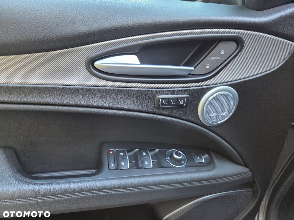 Alfa Romeo Stelvio 2.0 Turbo Veloce Q4 - 12