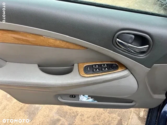 Jaguar S-Type - 13