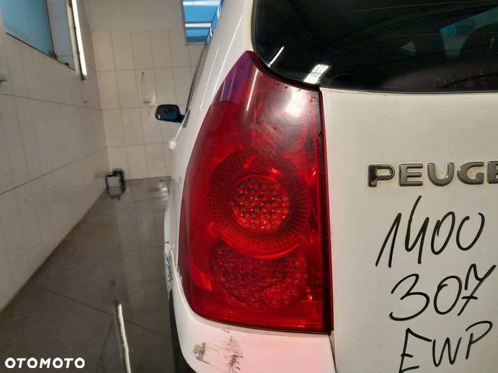 PEUGEOT 307 LIFT LAMPA LEWA TYLNA LEWY TYŁ W BŁOTNIK KOMBI - 1