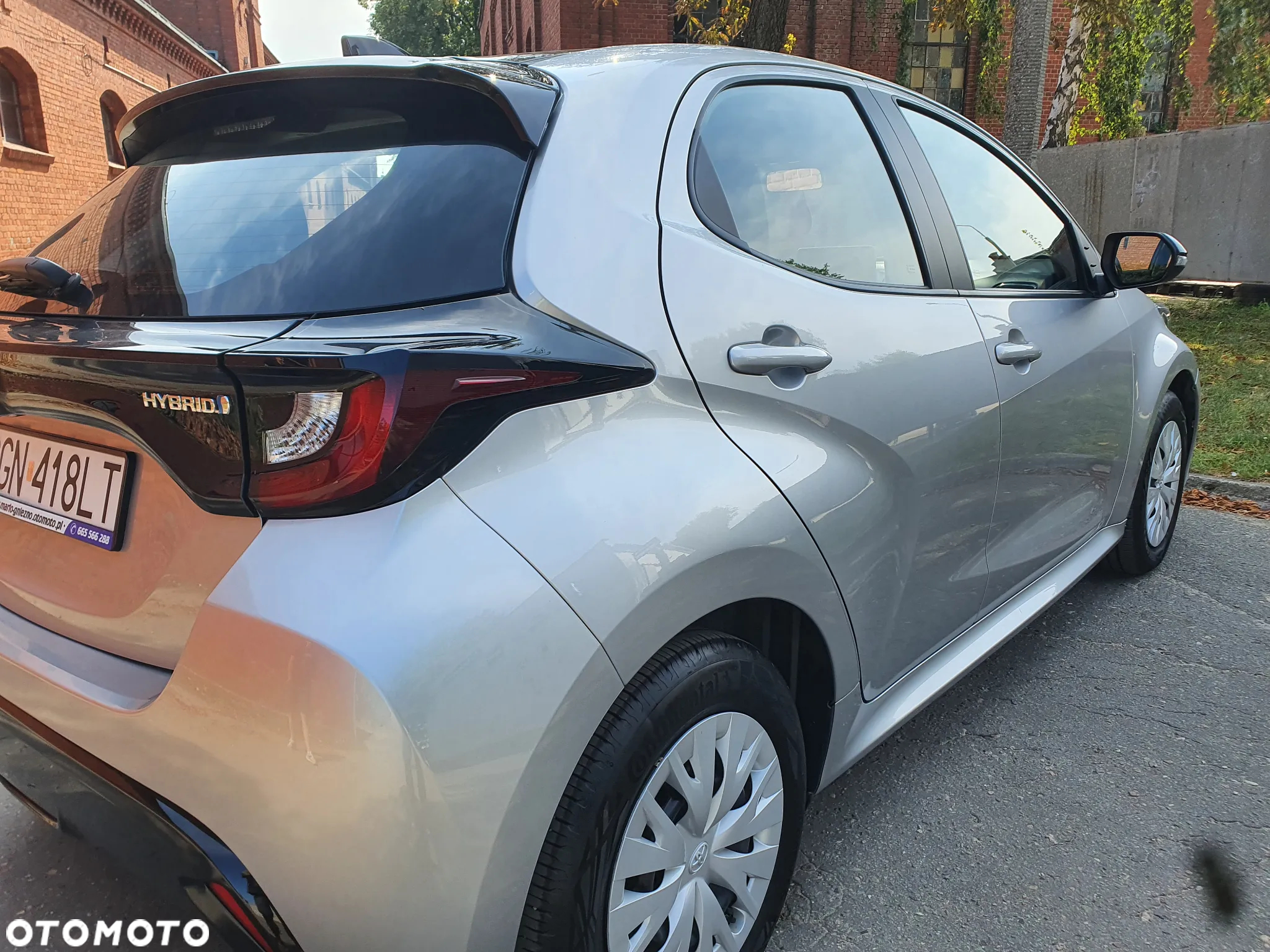 Toyota Yaris Hybrid 1.5 VVT-i Comfort mit Design Paket - 4