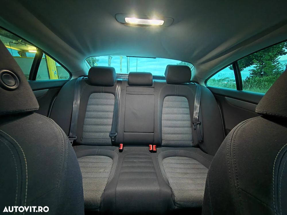 Volkswagen Passat CC - 8