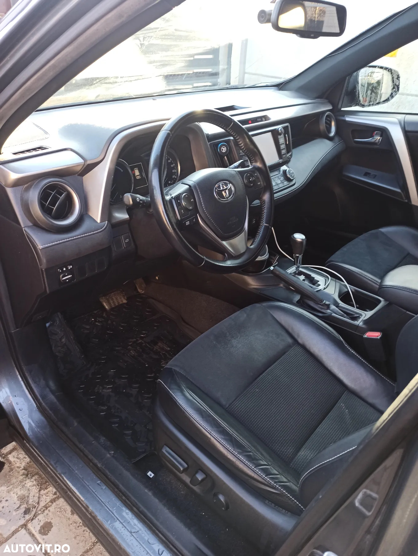 Toyota RAV4 - 8
