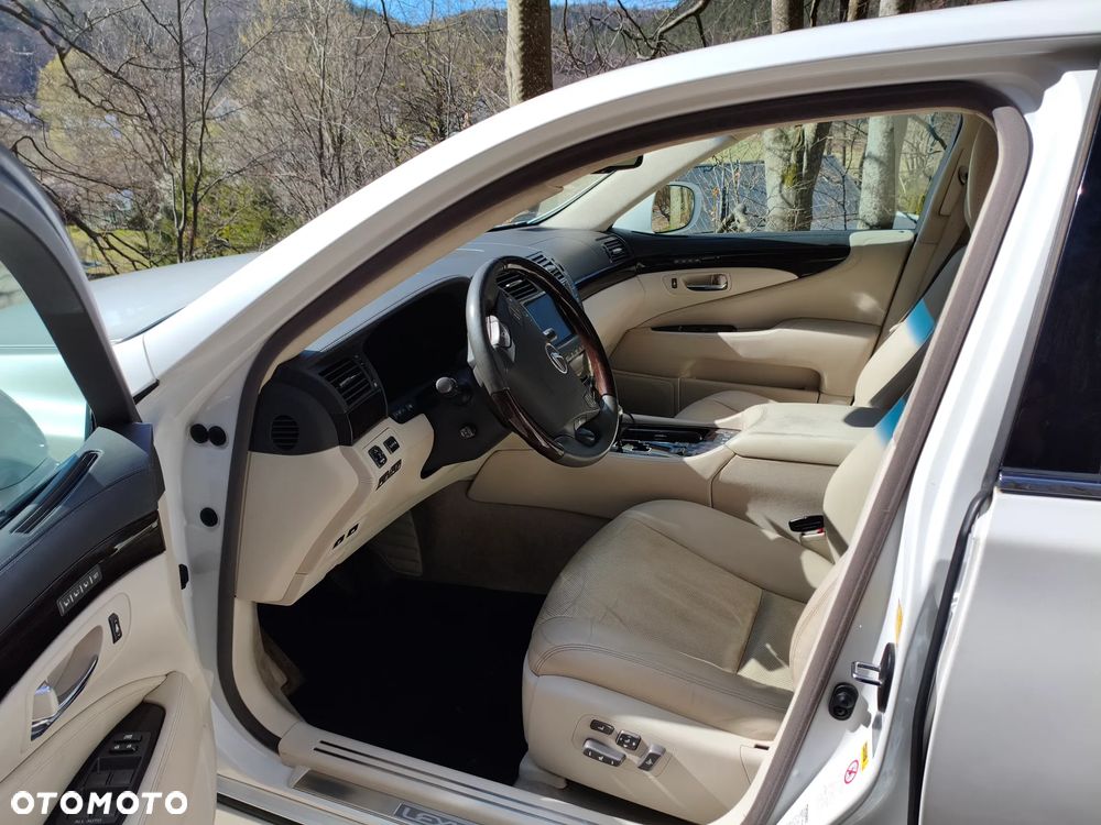 Lexus LS 600h L Prestige - 13