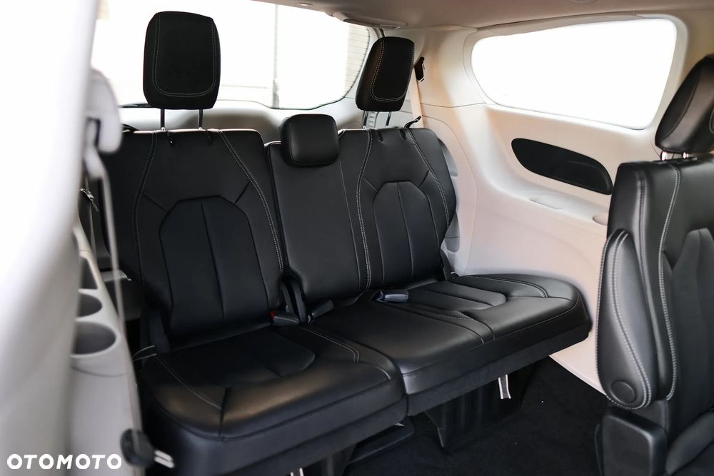 Chrysler Pacifica - 20