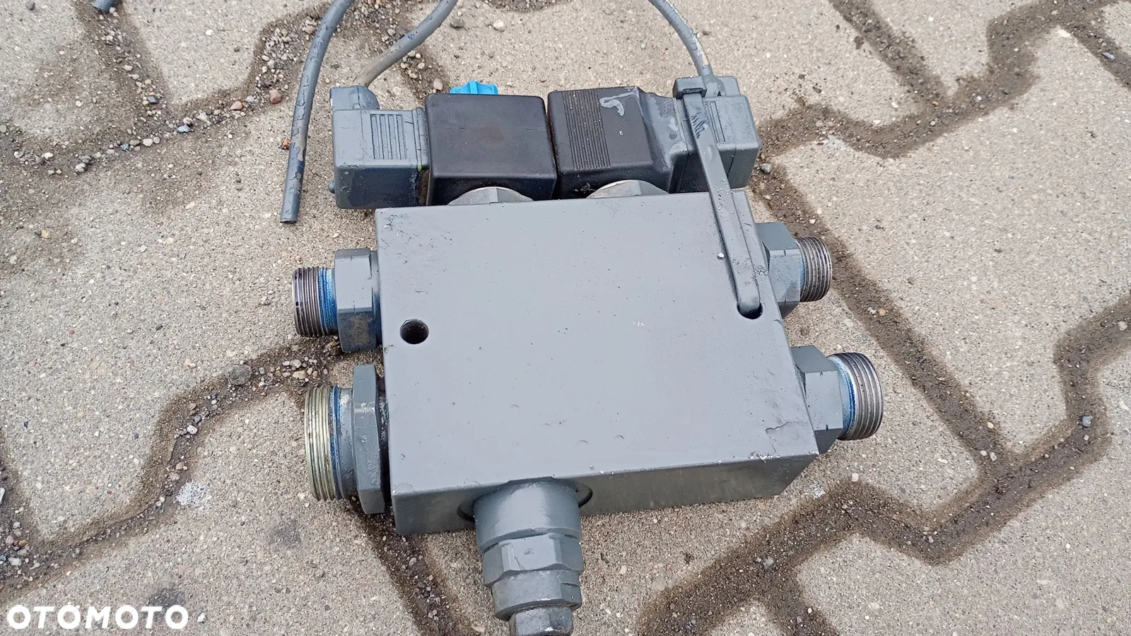 FV.  BLOK ROZDZIELACZ HYDRAULICZNY ELEKTROZAWÓR REXROTH OFJ17709BS0001 R934003488 ZOELLER Medium XL - 2