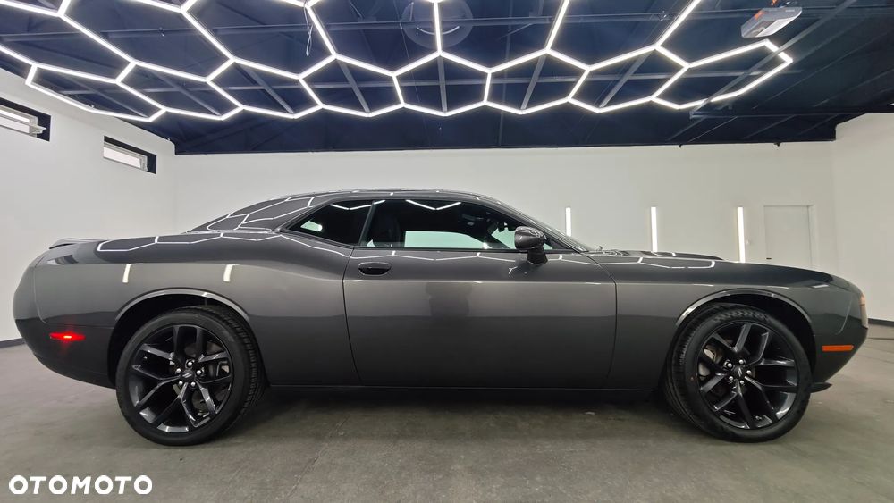 Dodge Challenger - 32